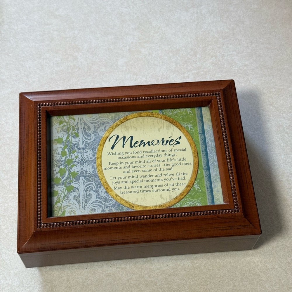 Moonlight Sonata Carson Home Accents v 8” Music Box 17982 Memories